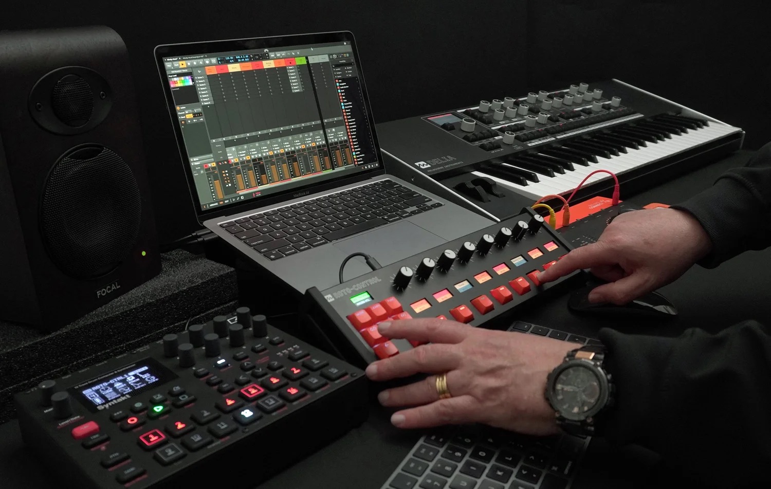 Roto‑Control estrena integración avanzada con Logic Pro en su nuevo firmware | Uculturemix
